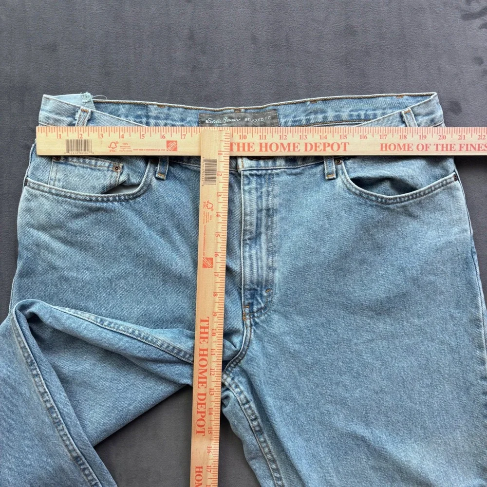 Eddie Bauer Relaxed Fit Mens Light Wash Denim Jeans 42x30 Straight Leg Blue